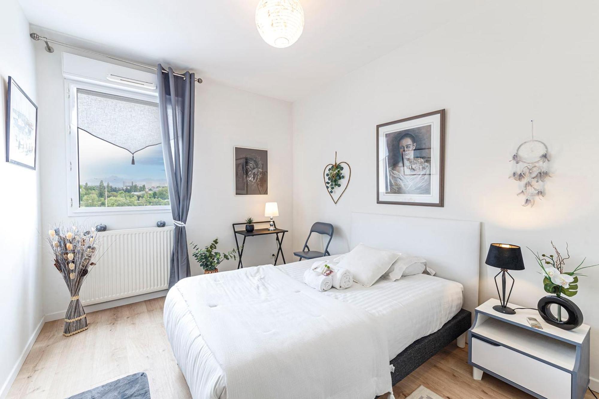 Ferienwohnung L'Aragon Wifi Balcon Vue La Maine Angers Exterior foto